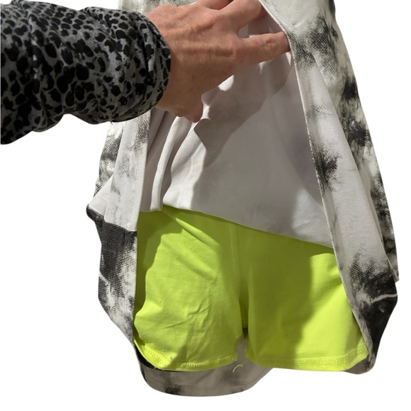 Stylish Black and White Tie-Dye Dress - Picture 5 of 6